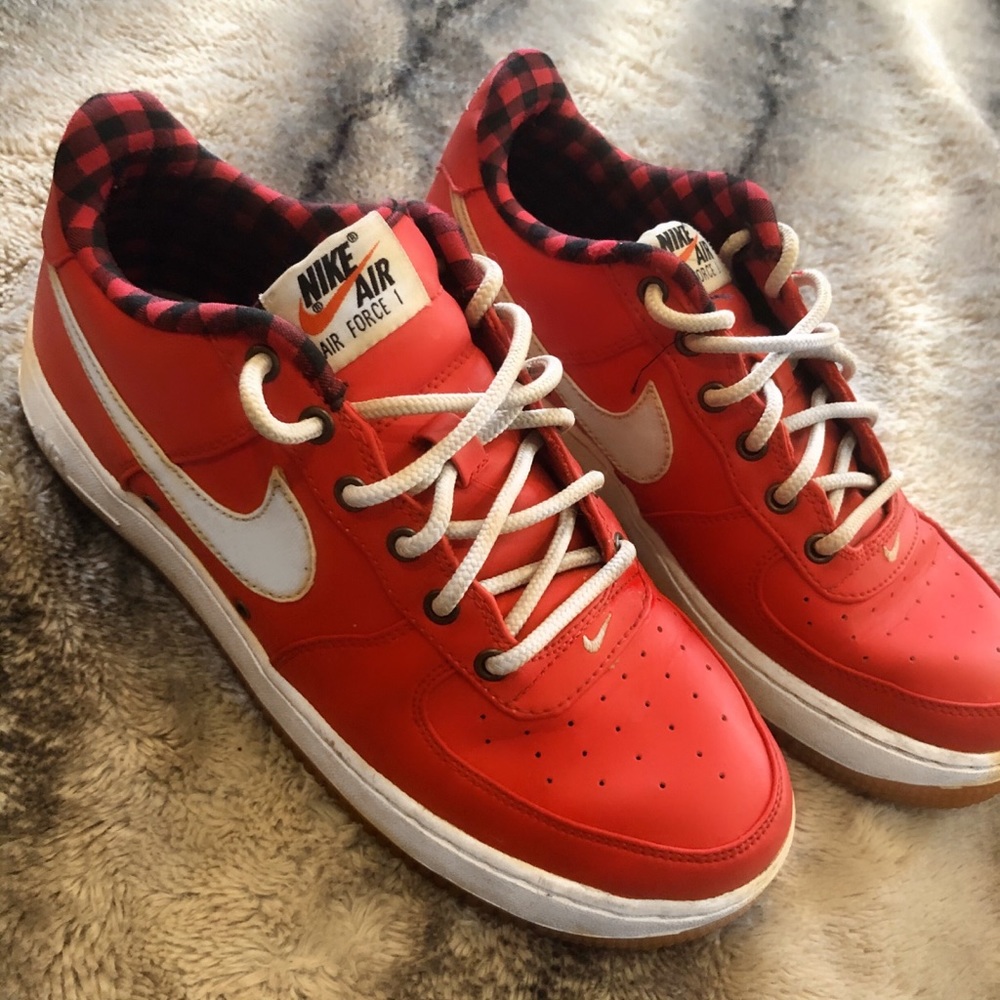 Red Nike Air Force 1